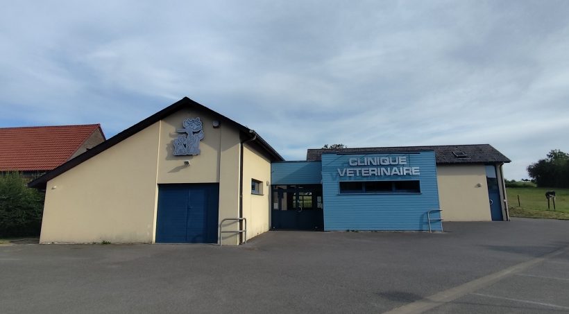 La clinique vétérinaire de Colleret, le long de la route nationale